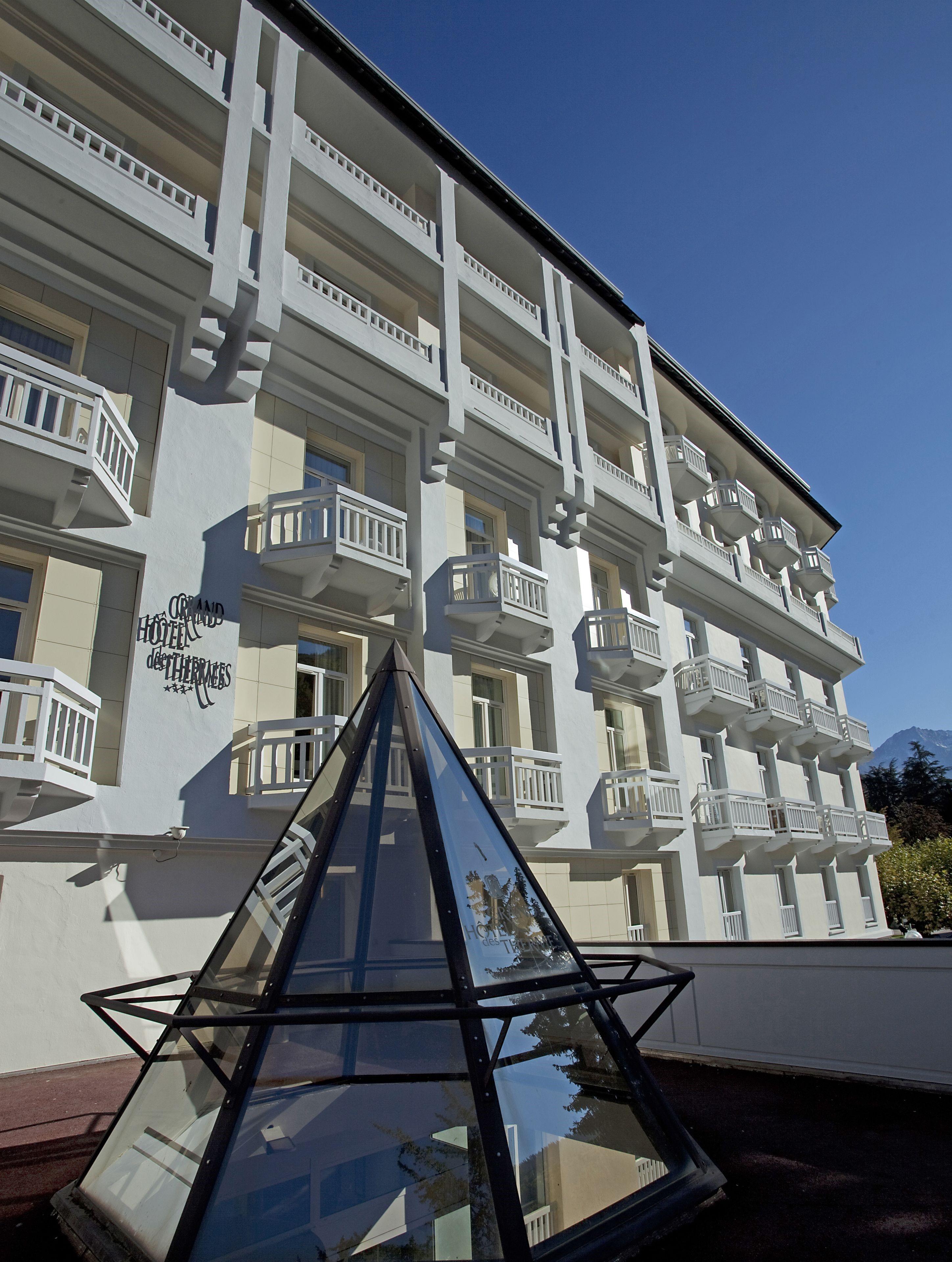 Mercure Brides Les Bains Grand Hotel Des Thermes Exterior photo